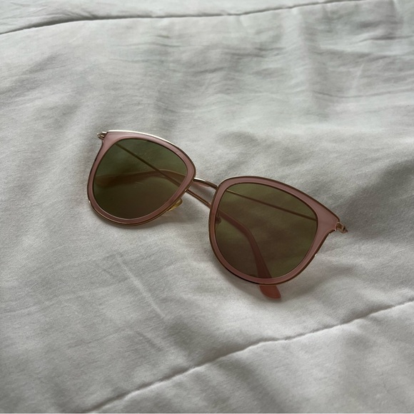 VINTAGE PINK SUNGLASSES/ FASHION GLASSES - Picture 5 of 6
